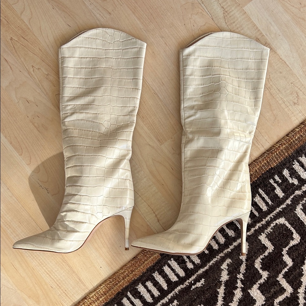 Elegant Cream Knee-High Boots

MARYANA CROCODILE-EMBOSSED LEATHER BOOT